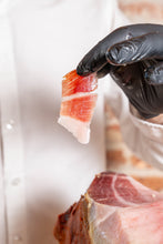 Carica l'immagine nel visualizzatore di Gallery, Prosciutto di Suino Nero di Calabria tagliato a coltello
