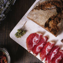 Carica l'immagine nel visualizzatore di Gallery, CAPOCOLLO DI SUINO NERO DI CALABRIA 400 g ambient