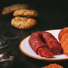 Carica l'immagine nel visualizzatore di Gallery, salsiccia stagionata suino nero 300 g ambient