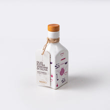 Carica l&#39;immagine nel visualizzatore di Gallery, OLIO EXTRAVERGINE DI OLIVA DELLA FILIERA MADEO DA 250 ML
